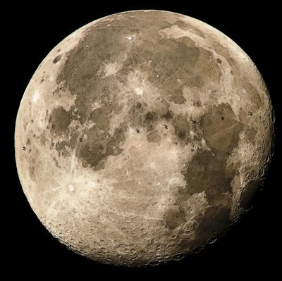 Мкс проходит по диску луны: фотография от nasa