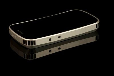 Mobiado облачила смартфон nexus s в металл и сапфиры