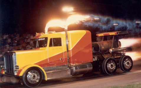Shockwave jet truck: огненный грузовик обгоняет самолёт